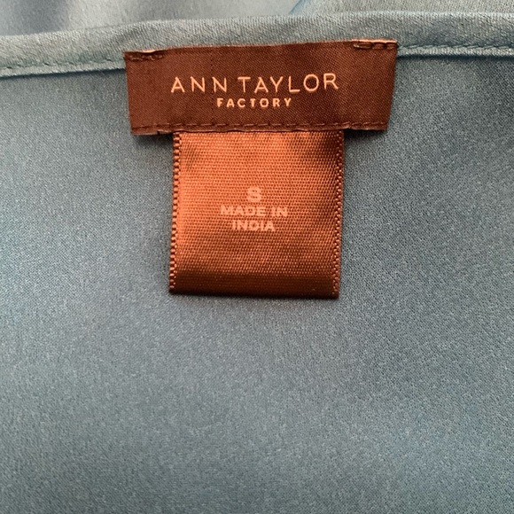 Ann Taylor Teal long sleeve blouse - Picture 4 of 4